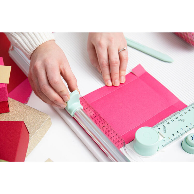 SIZZIX MAKING TOOL-SCORING BOARD & TRIMMER - Image 4